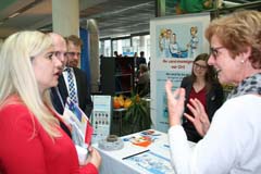 Gesundheitsministerin Huml imGespräch mit Anja Bayer von naip